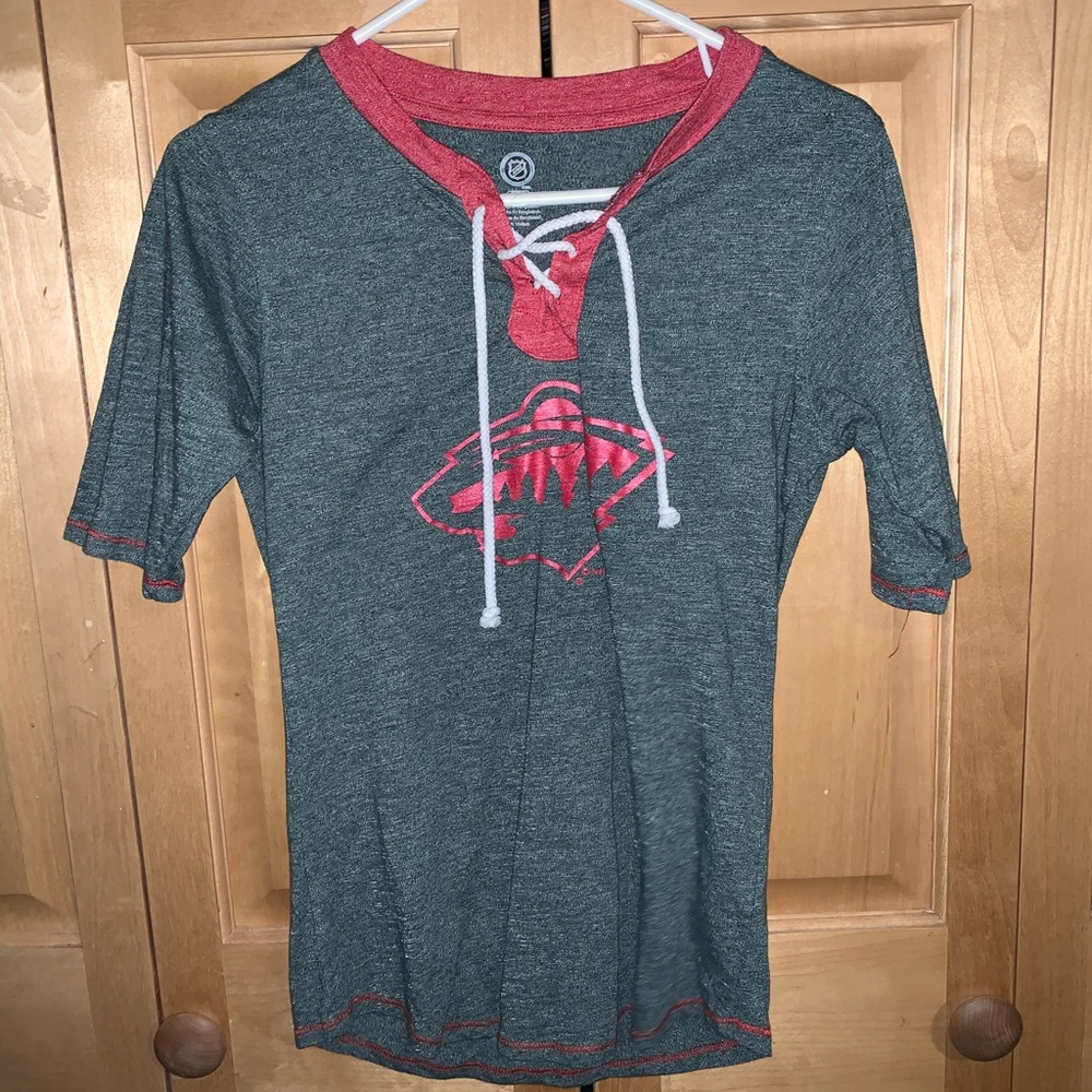 Minnesota Wild lace up tee-shirt GREAT condition